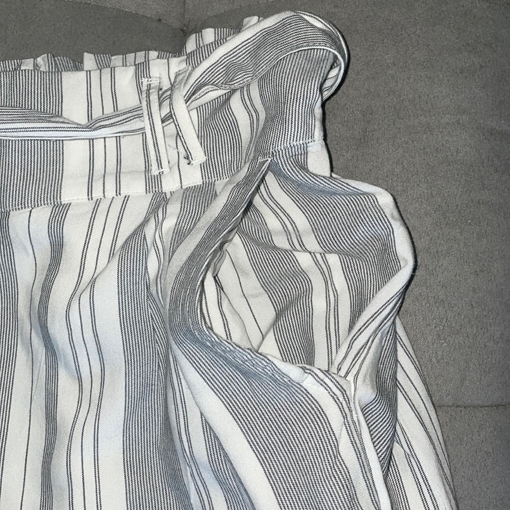 American Eagle Outfitters High Waisted Paperbag Pants - Picture 5 of 12